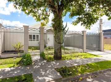 Casa de 3 quartos, Curitiba · Linda casa no Novo Mundo