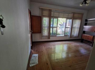 Casa de 3 quartos, Niterói · Casa de 360 m² com 3 quartos à venda em Icaraí com edícula com 1 sala, quarto e banheiro, 2 vagas .