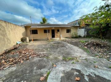 Casa de 2 quartos, Itanhaém · Casa com 2 quartos e espaço para piscina em Itanhaém.
