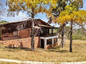 Rural de 3 quartos, Paranoá · Chácara próxima do asfalto - Altiplano Leste, casa com 3 quartos, 2 Suítes, Vista das Montanha