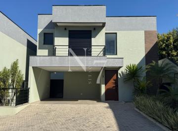Casa · 170m² · 3 Quartos · 2 Vagas · Sobrado Novo em Condomínio com Móveis Planejados, 3 Suítes e Gourmet.