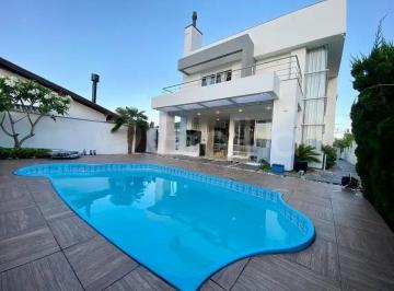 Casa · 246m² · 3 Quartos · 2 Vagas · Casa de 246m² com 3 quartos no Ribeirão da Ilha