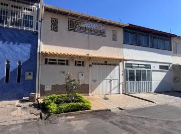 Casa de 4 quartos, Brasília · Excelente Sobrado Reformado no SHIGS 704 Bloco E