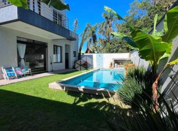 Casa · 213m² · 3 Quartos · 3 Vagas · Casa duplex de alto padrão em Bombinhas SC