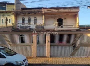 Casa · 242m² · 4 Quartos · 4 Vagas · Casa Sobrado à Venda na QE 32 - Guará II | 4 Quartos | 1 Suíte com Banheira | Piscina | Churrasqueir