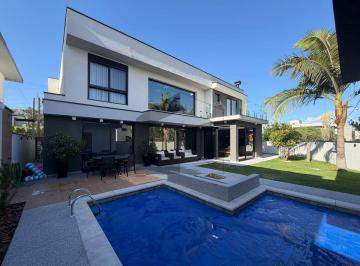 Casa · 330m² · 4 Quartos · 4 Vagas · Casa de Esquina à Venda no Condomínio Bella Città Villagio II – Mogi das Cruzes/SP | 4 Suítes | Pisc