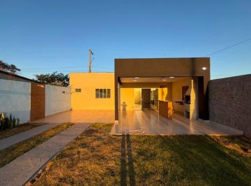Casa de 2 quartos, Gama · Imóvel com Suíte, Churrasqueira e Excelente Espaço Externo
