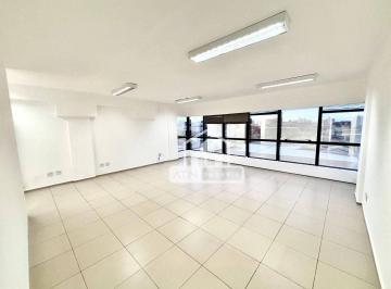 Comercial · 140m² · 2 Vagas · Sala Comercial para alugar em Centro de 140.00m² com 2 Garagens