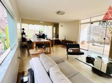 Casa · 246m² · 3 Quartos · 4 Vagas · Casa para venda e aluguel em Centro de 246.00m² com 3 Quartos, 1 Suite e 4 Garagens