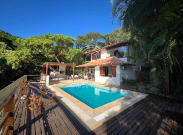 Foto 01 · CASA À VENDA NA FERRADURA, BÚZIOS: 3 QUARTOS (2 SUÍTES), 200M², AMPLA SALA E 2 VAGAS EM LOCALIZAÇÃO 