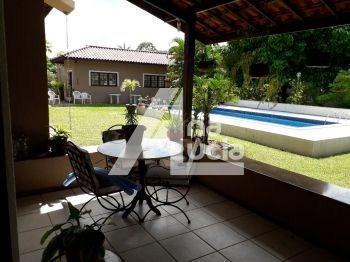 Casa · 264m² · 1 Quarto · Vendo Casa Térrea, 04 quartos, piscina, área verde, Condomínio na Estrada do Coco, R$ 1.800.000,0