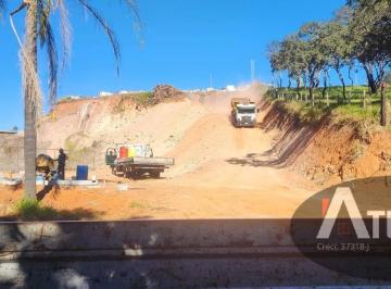Comercial · 5000m² · 10 Vagas · Aluga-se terreno de 5.000m², com container.