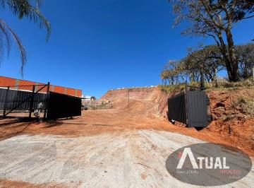 Comercial · 5000m² · 10 Vagas · Aluga-se terreno de 5.000m², com container.