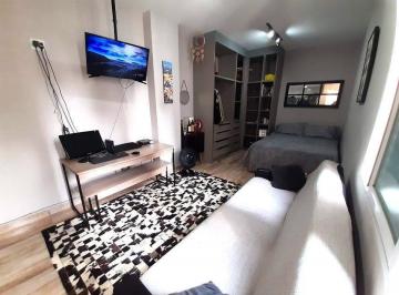 uujpnde2nmrimjnkzwuzndqw_md · Sala living à venda no Centro em São Vicente.