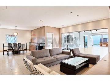 Casa · 374m² · 3 Quartos · 4 Vagas · Casa Térrea na Rua do Jockey 800m² de Terreno 374m² Construídos 3 Suítes Escriturada Residen