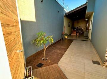 Casa · 140m² · 3 Quartos · 4 Vagas · Casa 03 Quartos, sendo 1 suíte localizada no bairro Santa Clara - Região Sul, co