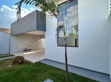 Casa · 130m² · 3 Quartos · 2 Vagas · Casa 03 Quartos, sendo uma Suíte plena e outra reversível localizada no bairro V