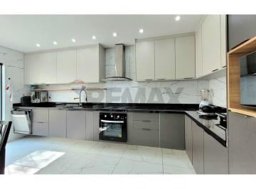 Casa · 278m² · 3 Quartos · 2 Vagas · Sobrado 278m² 3 quartos sendo 2 suítes 2 vagas R$ 850.000,00 Vila Metalúrgica -Santo André-SP
