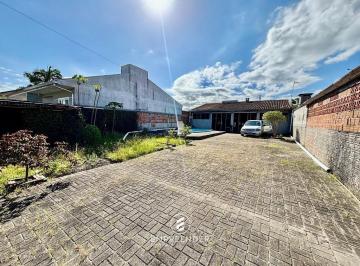Casa · 302m² · 1 Quarto · 6 Vagas · Casa sozinha no terreno com piscina