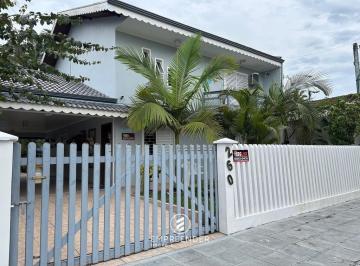 Casa · 178m² · 4 Quartos · 4 Vagas · Casa com 4 dormitórios a uma quadra do mar
