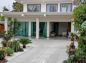 Casa · 90m² · 3 Quartos · 3 Vagas · Sobrado a venda com amplo terreno em Matinhos PR
