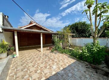 Casa · 110m² · 2 Quartos · 2 Vagas · Casa com amplo jardim no litoral