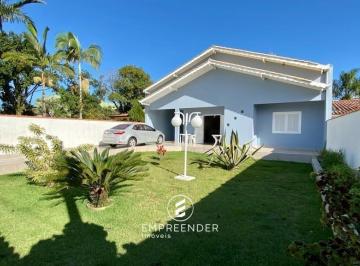Casa · 175m² · 4 Quartos · 4 Vagas · Casa com piscina e amplo terreno em Praia de Leste