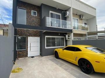 Casa · 101m² · 3 Quartos · 2 Vagas · Sobrado com piscina em Balneário Monções