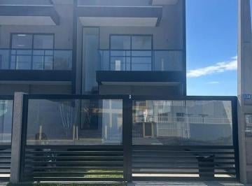 Casa · 165m² · 3 Quartos · 1 Vaga · Sobrado com suíte 300mts do mar Balneário Gaivotas