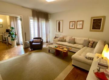 Casa · 210m² · 3 Quartos · 2 Vagas · Refúgio exclusivo em rua fechada no Brooklin
