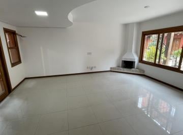 Casa · 272m² · 4 Quartos · 2 Vagas · Casa em condomínio com 3 dormitórios, suíte, lavabo e 2 vagas.