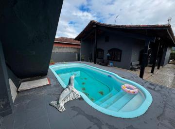 Casa de 3 quartos, Itanhaém · Casa com 3 quartos e piscina em Itanhaém.