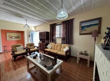 Casa · 230m² · 5 Quartos · 3 Vagas · Casa em Carlos Guinle, Teresópolis/RJ de 230m² 5 quartos à venda por R$ 897.000,00
