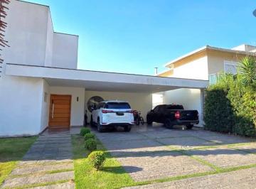Casa · 261m² · 4 Quartos · 6 Vagas · Casa em Jardim Caiapia, Cotia/SP de 261m² 4 quartos para locação R$ 12.612,30/mes
