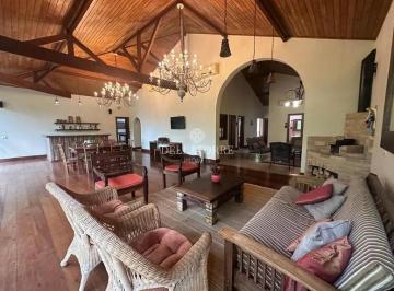 Casa · 243m² · 4 Quartos · 20 Vagas · Casa em Serra, Teresópolis/RJ de 243m² 4 quartos para locação R$ 10.000,00/mes
