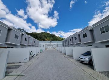 Casa · 50m² · 2 Quartos · 1 Vaga · Sobrado em Espinheiros, Itajaí/SC de 50m² 2 quartos à venda por R$ 365.000,00