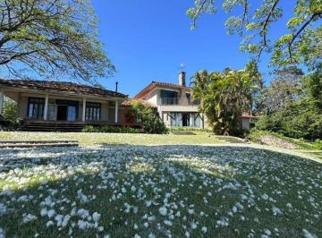 Casa · 1050m² · 5 Quartos · 3 Vagas · Exclusividade e Sofisticação na Quinta da Baroneza - São Paulo/SP