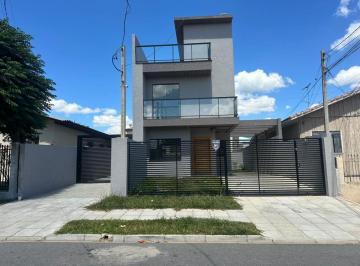 Casa de 3 quartos, Curitiba · Triplex à venda, no Pinheirinho