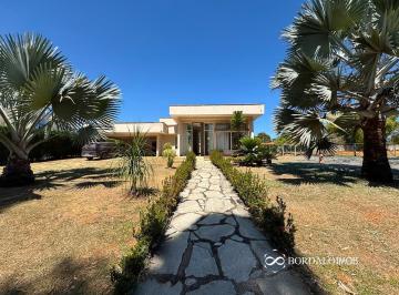 153813_3bcd7890-abe7-4350-8186-f6ed60c1b4e7_2x.jpg · SMPW Quadra 26 - CASA TÉRREA NO PARK WAY — QUADRA 26  231 m² de área construída em um lote de 2.500 