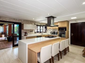 Casa · 506m² · 3 Quartos · 4 Vagas · CASA COM 3 QUATOS SENDO 2 SUÍTES, CHURRASQUEIRA E AMPLO TERRENO
