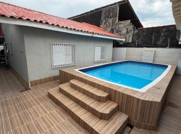 Casa de 3 quartos, Peruíbe · Casa na praia com piscina e 3 quartos em Peruíbe.