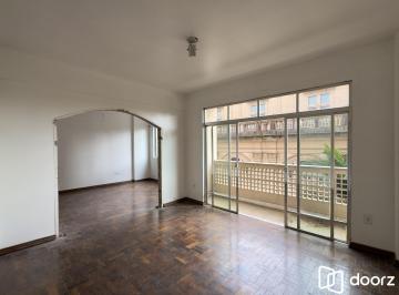 Living · Apartamento 3 dormitório, de frente, com ótimo potencial de reforma na Duque