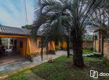 Casa · 180m² · 3 Quartos · Casa de 3 dormitórios no bairro Lomba do Pinheiro