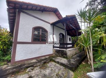 Casa · 214m² · 5 Quartos · 1 Vaga · Casa de 4 qts + 1 externo, piscina + churrasqueira em Condomínio na Caneca Fina