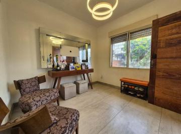 Casa de 4 quartos, Porto Alegre · Casa de 2 pisos com 4 dormitórios, energia solar, pátio e garagem para 2 carros