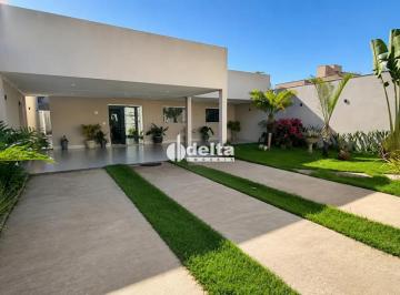 Casa · 360m² · 3 Quartos · 4 Vagas · Casa residencial com 3 quartos sendo 2 suítes disponível para locação e venda no bairro Santa Mônica