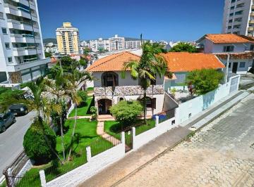 Casa · 265m² · 5 Quartos · Casa com 05 dormitórios em Barreiros, São José - SC