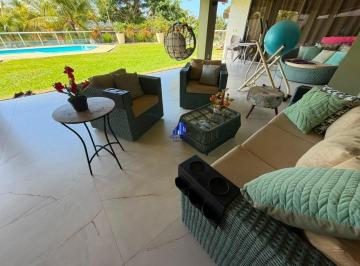 Foto 01 · CASA À VENDA EM CONDOMÍNIO, PATAMARES, REFORMADA POR R$ 3.900.000,00, PISCINA, ÁREA GOURMET, DECORAD
