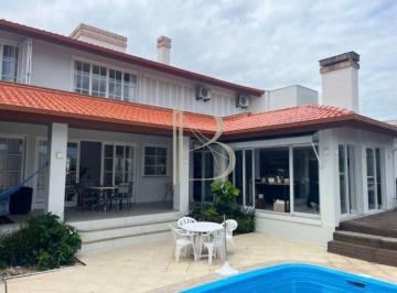 Casa · 450m² · 3 Quartos · 4 Vagas · Casa com vista para o mar, 3 quartos e piscina recém-reformada no João Paulo