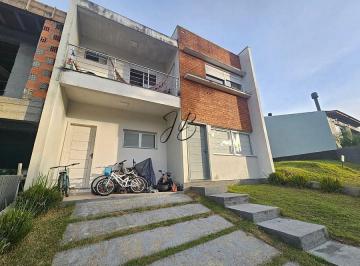 Casa · 160m² · 3 Quartos · 2 Vagas · Sobrado a venda no Caminho do Meio